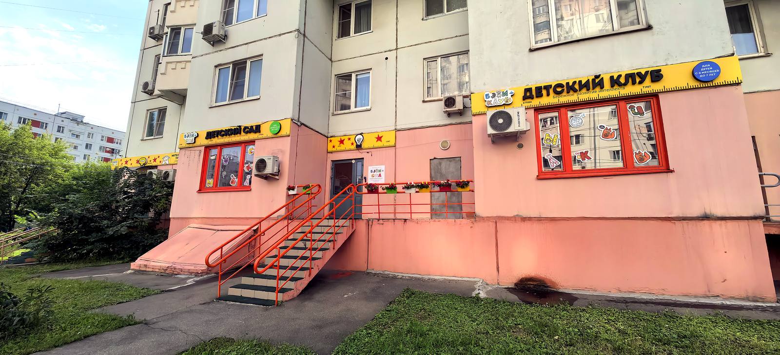 Вход в детский сад на Коломенской